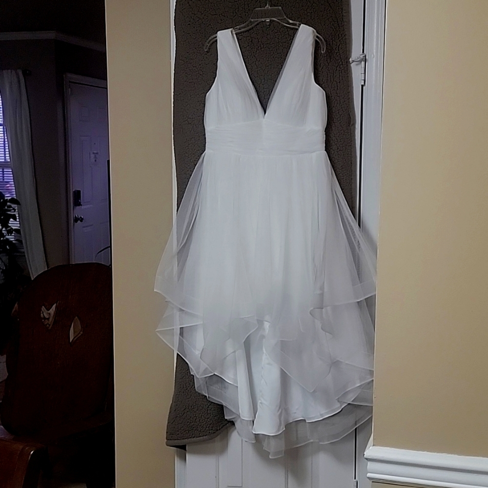 Cocktail dress by JJs House.